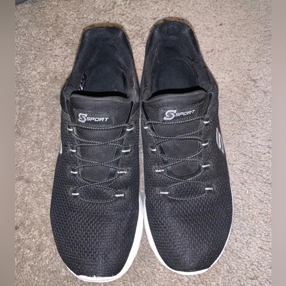 Women’s sketcher shoes size 9 1/2